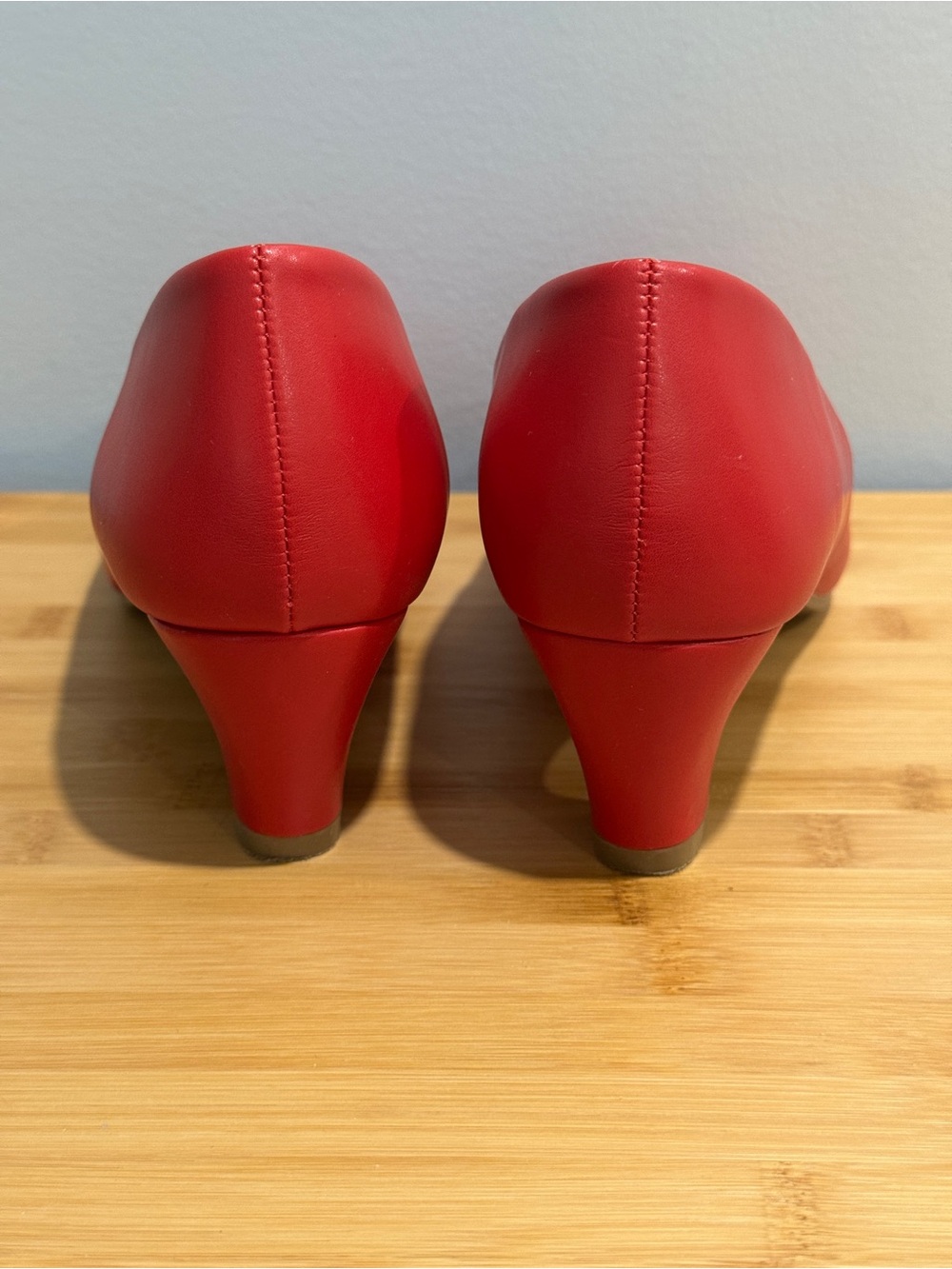 Classic Pump Red - Picture 4 of 7